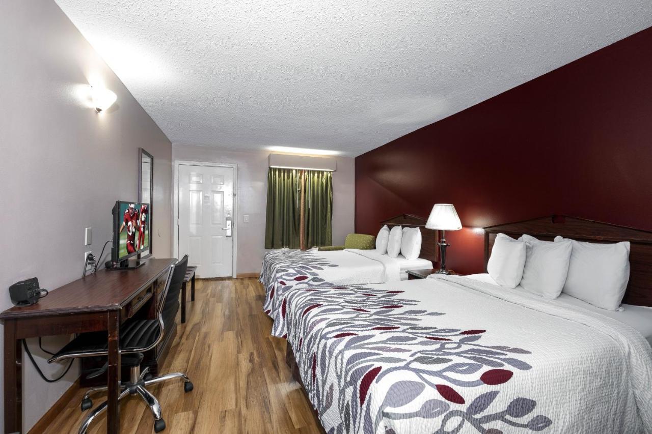 Red Roof Inn & Suites Wilson Exterior photo